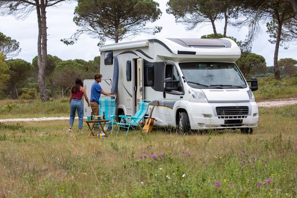 Les avantages d'un séjour en camping proche de Barcelone : escapade urbaine, plage et convivialité
